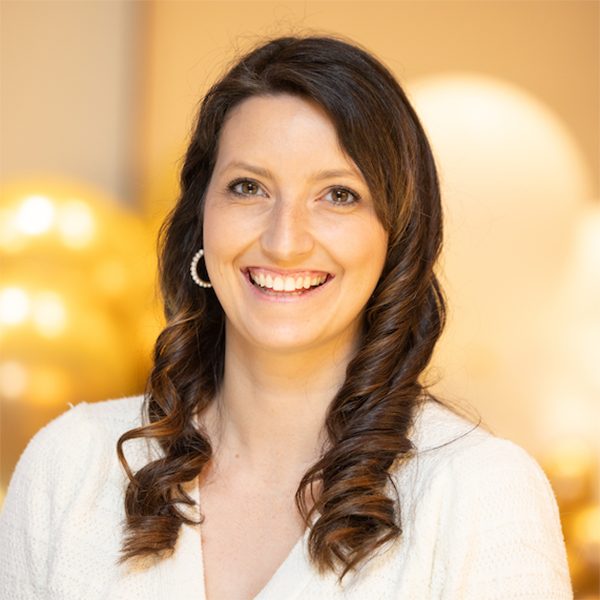 ChristinaRobitaille_Headshot-600x600