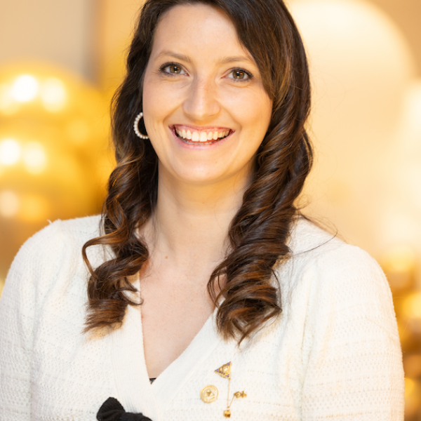 ChristinaRobitaille_Headshot copy